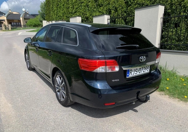 Toyota Avensis cena 35547 przebieg: 212000, rok produkcji 2014 z Jasło małe 191